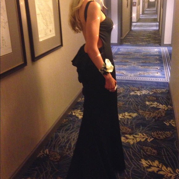 Long black evening gown - Picture 3 of 3